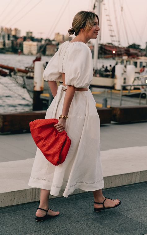 Plain White Dress, Heel Sandals Outfit, It Bag, Sandals Outfit, Looks Street Style, Street Style Chic, Hiking Outfit, Spring Summer Outfits, Look Chic