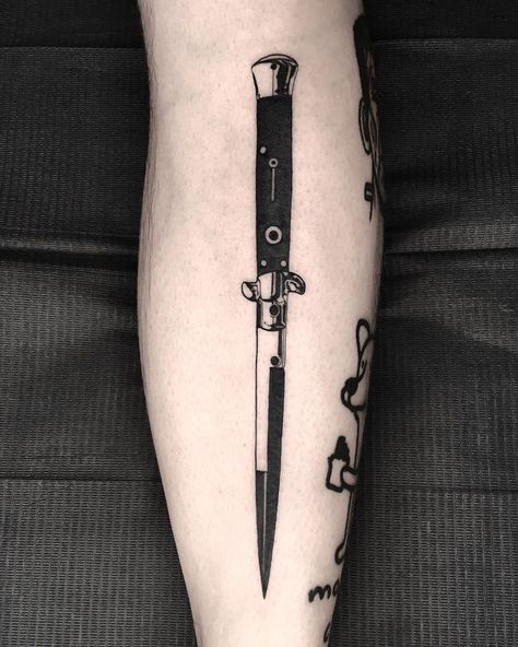 Pocket Knife Tattoo, Knife Tattoo Ideas, Knife Tattoo, Omerta Tattoo, 4 Tattoo, Dagger Tattoo, Knee Tattoo, Aesthetic Tattoo, Black Ink Tattoos