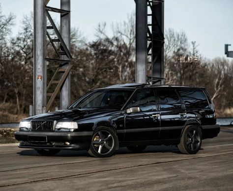 Volvo 940, Volvo 850, Adventure Campers, Jdm Wallpaper, Volvo S80, Volvo Cars, Pretty Cars, Dream Garage, Car Culture