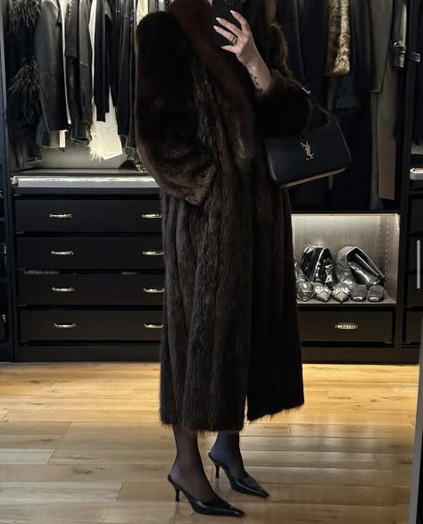 Mink Coats Outfit, Long Fur Coat Outfit, Brown Fur Coat, Fur Outfit, Fur Coat Outfit, Black Fur Coat, Long Fur Coat, Mink Fur Coat, Mob Wife