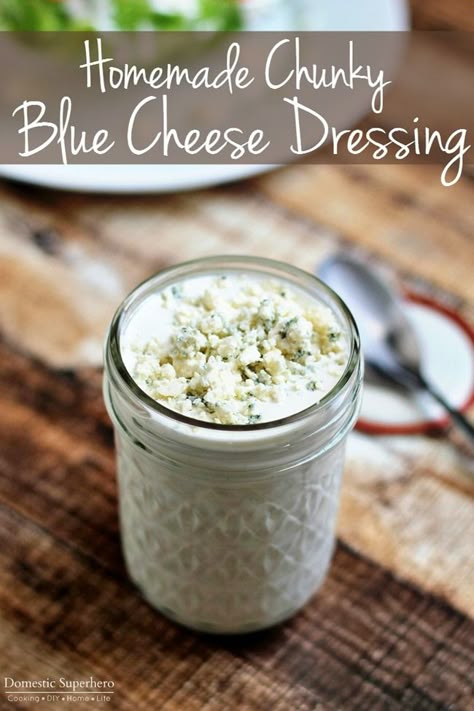 The Best Ever Homemade Chunky Blue Cheese Dressing - cool, creamy, tangy, and chunky blue cheese - SO easy and SO delicious! Zax Sauce, Copycat Outback, Coconut Vinegar, Blue Cheese Dressing Recipe, Diy Easy Recipes, Wedge Salad, Salad Dressing Recipes Homemade, Blue Cheese Dressing, Bleu Cheese