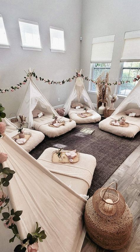 Teepee Sleepover Teepee Tent Sleepover Party Diy, Tipi Birthday Party, Sleepover Party Set Up, Tp Tent Birthday Party, Boho Sleepover Party, Aesthetic Tent Sleepover, 13th Birthday Party Ideas Sleepover, Sleepover Birthday Ideas, Birthday Party Sleepover Ideas