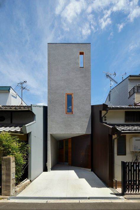 Small Space Architecture, Narrow Houses, Small House Architecture, Prefab Container Homes, Narrow House Designs, Japanese Houses, Modern Small House Design, Japan Architecture, Narrow House