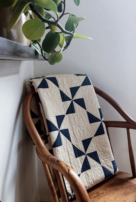 home house quilt patchwork quilt navy blue cottagecore aesthetic hygge Quilts Patterns Vintage, Tan And White Quilt, Quilt Product Photography, Free Motion Quilt Patterns, Blue Quilts Ideas Bedroom, Modern Quilt Colors, Simple Quilt Patterns Free, Modern Quilt Ideas, Aesthetic Quilts