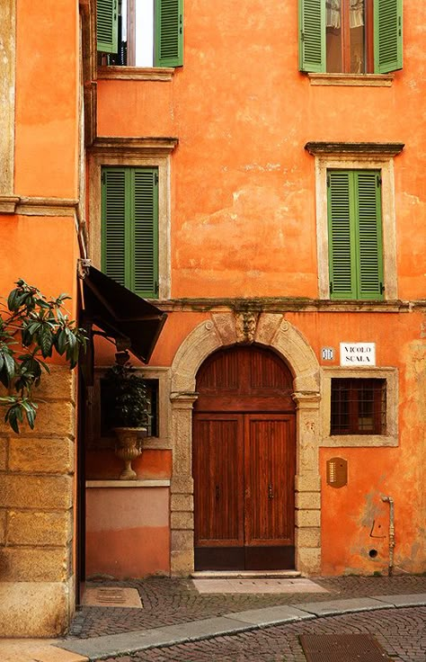 Verona Architecture, Tuscany Aesthetic, Italian Buildings, Environment Modeling, Organic Building, Indian Travel, Italian Street, Verona Italy, Italy Aesthetic