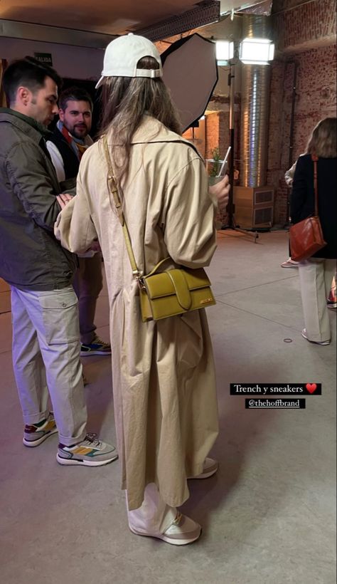 Jacquemus Bag, Luxury Bags Collection, Japan Outfit, Fancy Bags, Street Style Winter, Street Style Chic, Outfit Inspo Fall, College Fashion, Fashion Books