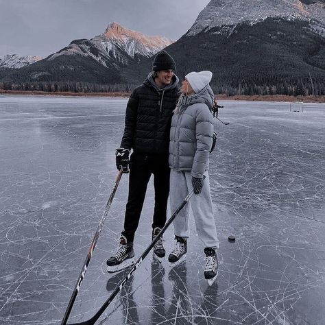 Hockey Couple Goals, Hockey Players Girlfriend, Skaters Aesthetic, Hockey Couple, Anastasia Allen, Becka Mack, Hockey Boy, Aesthetic Sports, Hockey Wife