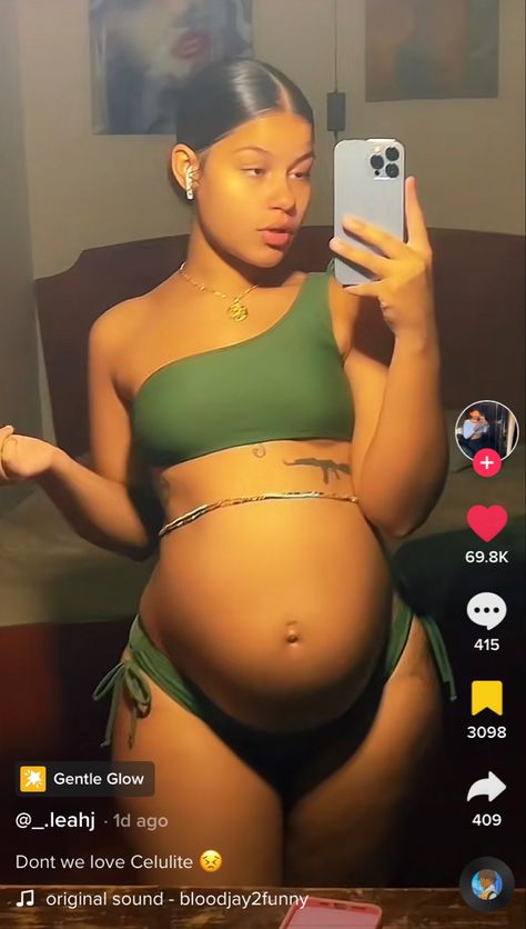 Pregnancy Slay, Summer Pregnancy Outfits, Pregnancy Belly Photos, Cute Pregnancy Pictures, دورة شهرية, Mommy And Baby Pictures, Belly Photos, Pregnancy Goals, A Pregnant Woman