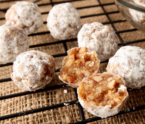 Old-Fashioned Date Balls - Brownie Bites Blog Date Balls Nut Free, Christmas Balls Cookies, Date Nut Balls Recipe, Date Nut Balls, Dessert Balls, Nut Balls, Pecan Balls, Ball Cookies, Rolo Cookies