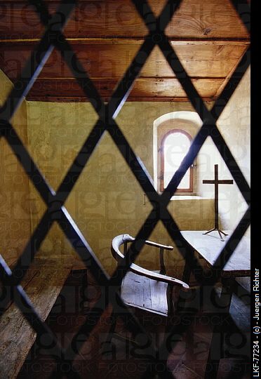 cella di un monaco, monastero francescano, Convento di San Francesco, Fiesole, Toscana. Monestary Interior Design, Monastic Bedroom, Monastery Interior, Medieval Monastery, Uhtred Of Bebbanburg, Mists Of Avalon, Medieval Church, Monastic Life, Saints And Sinners