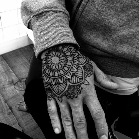 Hand Tattoo Mandala Men, Mandala Hand Tattoos Men, Hand Tattoo Men, Hand Tatts, Mandala Tattoo Men, Full Hand Tattoo, Mandala Hand Tattoos, Tattoo 2024, Tatted Men