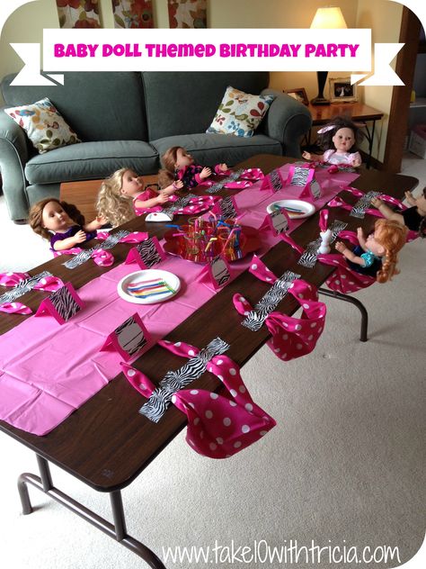 Great idea to seat lots of dolls at a party. I really like the playdoh idea for kids to do in between craft activities. Baby Doll Birthday Party, Doll Themed Birthday Party, Doll Birthday Party, American Girl Birthday Party, Doll Tea Party, American Girl Birthday, American Girl Parties, Girl Bday Party, American Girl Doll Diy