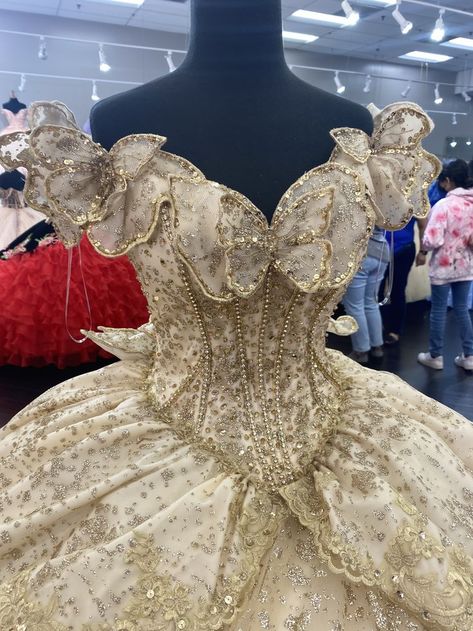 Quinceanera Dress Champagne, Quince Corset, Royalty Quinceanera Theme, Brown Quinceanera Dresses, Champagne Quince Dresses, Gold Quinceanera Dresses, Champagne Quinceanera, Debutante Dresses, Debut Dresses