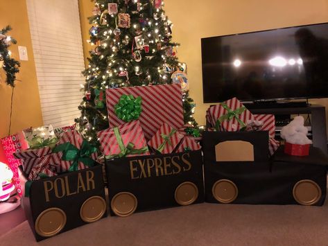 Christmas Box Train Ideas, Christmas Present Train Boxes, Diy Christmas Gifts Train, Present Train Boxes, Christmas Train For Gifts, Christmas Train Presents, Christmas Train For Presents, Train Present Wrapping, Donation Box Ideas Diy Christmas