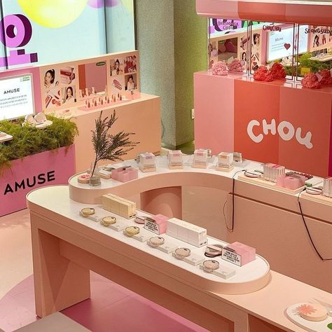 Cosmetic Pop Up Store, Skincare Booth, Creative Exhibition Stand Design, Instagram Booth, Arch Gate, Retail Store Interior Design, Skincare Store, Store Design Boutique, Retail Store Interior