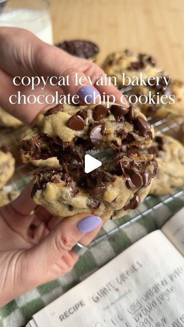 Mallory Harr on Instagram: "copycat levain bakery chocolate chip cookies 🍪

Besties, you do NOT need to go to NYC to enjoy levain bakery style cookies! They are SO easy to make at home 🤭🍪

comment “recipe” & I will dm you the full written recipe 💖
#feedfeed" Levain Cookie Recipe, Brown Sugar Cookie Recipe, Levain Cookies, Bakery Chocolate Chip Cookies, Levain Bakery, Chocolate Sweets, Cookie Desserts, Monster Cookies, Chip Cookies