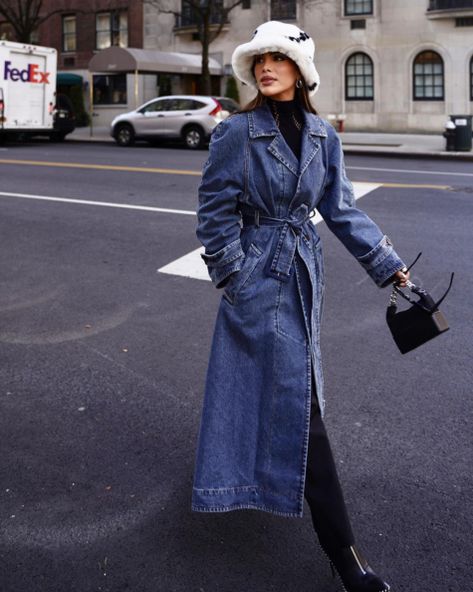 Denim Trench Coat Outfit, Denim Coat Outfit, Coated Jeans Outfit, Trench Outfit, Long Denim Coat, Jean Trench Coat, Trench Coat Outfit, Denim Trench Coat, Coat Outfit