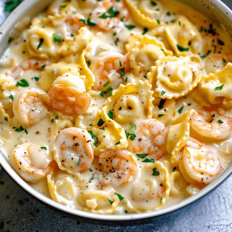 Creamy Shrimp Tortellini Alfredo with cheese tortellini, garlic, and Parmesan. Perfect for a quick and delicious meal ! Shrimp And Tortellini Recipes, Shrimp Tortellini Alfredo, Shrimp Tortellini, Tortellini Alfredo, Beef Recipe Instant Pot, Creamy Shrimp, Tortellini Recipes, Bariatric Eating, Shrimp Recipes For Dinner