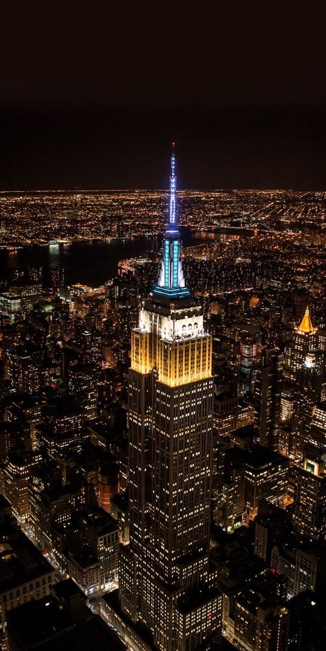 Empire Building, Nyc Wallpaper, Whats Wallpaper, New York Wallpaper, York Wallpaper, City At Night, New York Central, Manhattan Skyline, Chrysler Building