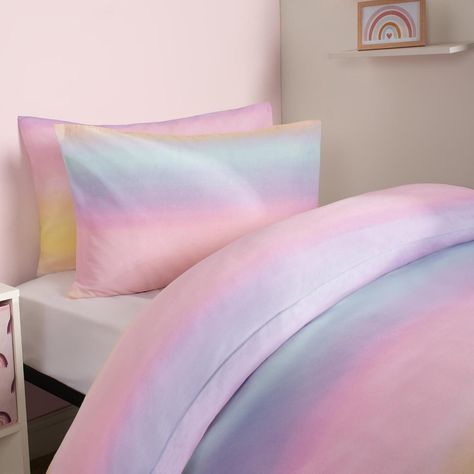 Bring a kaleidoscope of colours to your child's room with the OHS Rainbow Ombre Duvet Set for kids. The playful gradient design offers a spectrum of hues, creating a vibrant and joyful atmosphere. Designed for both comfort and style, this duvet set will transform your child's bedroom into a cosy and imaginative space where dreams are as colourful as the rainbow. Girls Rainbow Bedroom Ideas, Rainbow Bedroom Ideas Kids, Kids Christmas Bedding, Kids Double Bed, Girls Rainbow Bedroom, Rainbow Bedroom, Rainbow Bedding, Double Bedding Sets, Pastel Home Decor