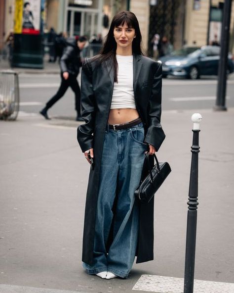 Vacationcore Outfit, Style Autumn 2023, Paris Fashion Week Fall 2023, Fashion Week Inspo Outfits, Paris Fw 2023 Street Style, New York Fashion Fall, Fall Fashion Week 2023, Fashion Autumn 2023, Cool Street Fashion Winter Style