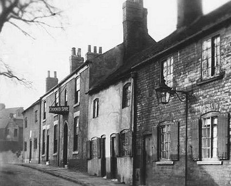 Crooked Spire - Chesterfield, Derbyshire - c1925 | by BobOsborn Chesterfield Derbyshire, Dry Sense Of Humor, British Traditions, Time Wasters, Old Pub, Film Vintage, Fishing Diy, County House, Best Dance