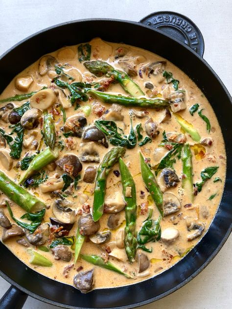 Asparagus Casserole, Wild Rice Recipes, Creamy Asparagus, Mushroom Casserole, Asparagus And Mushrooms, Mushroom Rice, Baked Veggies, Mushroom Soup Recipes, Asparagus Pasta