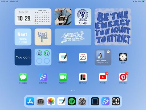 Ipad Wallpapers Blue Aesthetic, Aesthetic Ipad Homescreen Layout School, Ipad Homescreen Ideas For School, Ipad Design Layout, Blue Ipad Homescreen Ideas, Ipad Organization Ideas, School Ipad Organization Homescreen, Ipad Homescreen Ideas Aesthetic College, Ipad Aesthetic Organization Homescreen