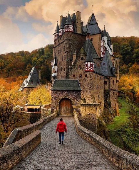 Wonderful Places on Instagram: “Eltz Castle - Germany ✨❤️❤️❤️✨ . Picture by ✨✨@sennarelax✨✨ #wonderful_places for a feature ❤️” Burg Eltz Castle, Eltz Castle, World Most Beautiful Place, Germany Castles, Castle House, Destination Voyage, Beautiful Castles, Medieval Castle, Travel Decor