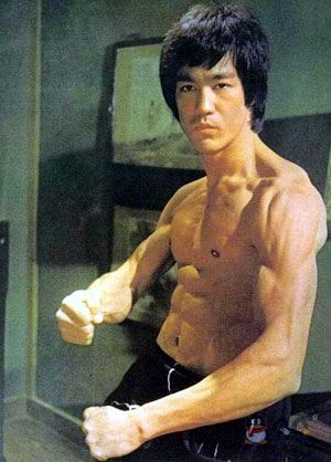 Bruce Lee (November 27, 1940 - July 20, 1973) Chinese American Hong Kong actor, filmproducer, screenwriter, filmdirector Ectomorph Body, Ectomorph Workout, Getting Lean, Bruce Lee Pictures, Bruce Lee Art, Workout Man, Bruce Lee Martial Arts, Tiger Dragon, Bruce Lee Quotes