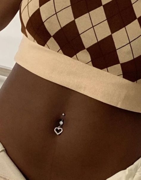 Dangle 4 piece belly button ring / piercing. Belly Piercing Black Women, Belly Peicerings, Belly Button Piercing Black Women, Cute Belly Piercings, Belly Button Piercing On Chubby Stomach, Belly Piercing Ideas, Navel Piercing Aesthetic, Belly Piercing Aesthetic, Belly Button Piercing Care