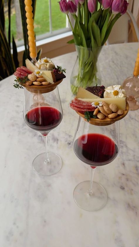 Carolyn Covington | American Wine Girl ™ | Wine Glass Charcuterie Topper 🍷✨Comment WINE and I’ll send you the link to these! The link is also posted in my stories! 🔗 I love these… | Instagram Wine Night Food, Pretty Food Presentation, Wine Glass Charcuterie, Wine Party Appetizers, Wine Snacks, Drink Topper, Wine Ideas, Wedding Reception Menu, Wedding Tools