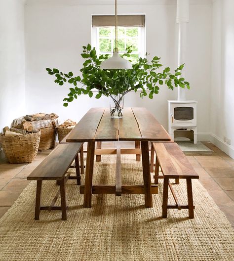 Dining Room Table Rustic, Farmhouse Kitchen Dining Room, Swedish Dining Room, Rustic Kitchen Table, Traditional Farmhouse Kitchen, Rustic Dining Room Table, Rustic Kitchen Tables, Traditional Dining Rooms, Traditional Farmhouse