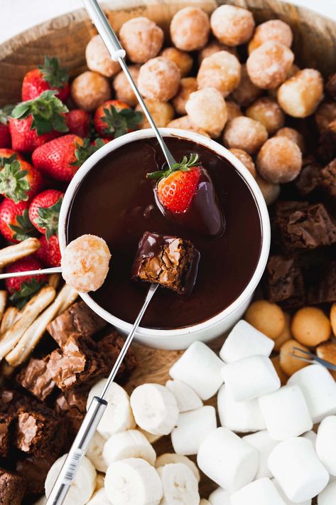 Fondue Chocolate, Fondue Dippers, Dessert Fondue, Fondue Dinner, Chocolate Fondue Recipe, Fondue Night, Fondue Recipe, Fondue Party, Fondue Recipes