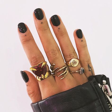 Soph Floyd, Sophie Floyd, Big Statement Rings, Punk Looks, Nail Ring, I Am In Love, Unusual Jewelry, Big Rings, Am In Love