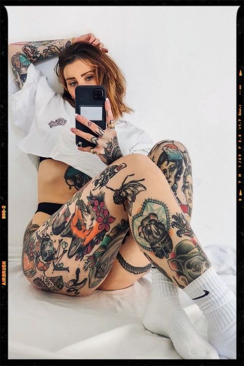 American Traditional Tattoo Inspiration Traditional Tattoo Inspiration, Traditional Tattoo Sleeve, Tattoed Women, Neck Tattoo For Guys, Inspiration Tattoo, Tattoo Photography, Airbrush App, Tattoed Girls, Badass Style