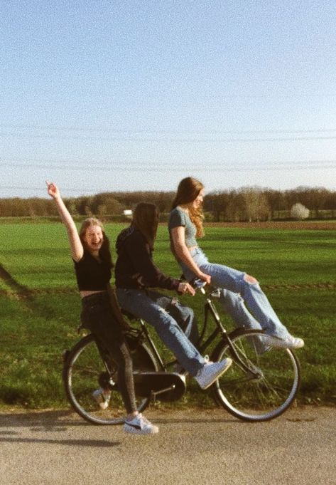 Tandem Bike Aesthetic, Riding Bike Reference, Bycicle Photo Ideas, Riding Bike Aesthetic, People Riding Bikes, Ride Drawing, Besties Pictures, Bike Photos, Summer Film