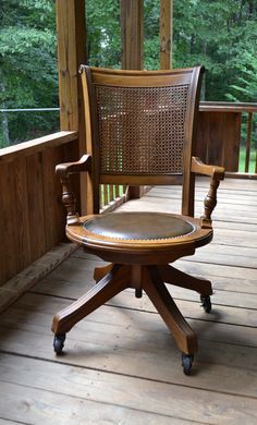 Vintage office chair Antique Wooden Desk, Diy Wooden Desk, Wooden Desk Chair, Wood Desk Chair, Vintage Desk Chair, Wood Office Chair, Wooden Office Chair, Revolving Chair, Wooden Desk Chairs