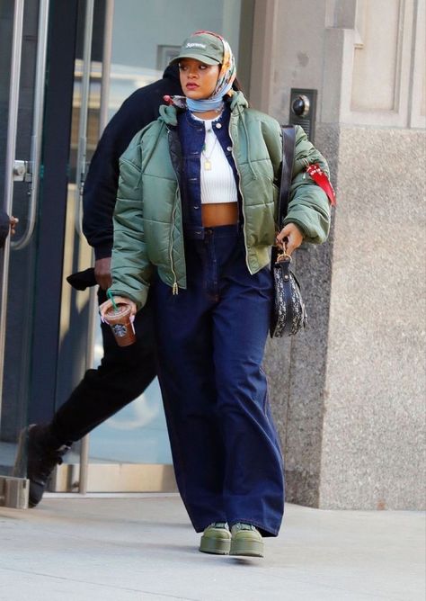 Fall Winter Looks, Rihanna Street Style, Looks Rihanna, Rihanna Outfits, Rihanna Looks, Rihanna Style, Mode Inspo, How To Pose, Celebrity Look