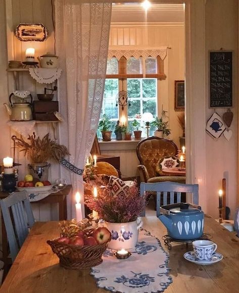 Country Cottage Living, Cottage Interiors, Home Inspiration, Cottage Living, Cozy Cottage, Dream House Decor, Cottage Homes, House Inspo, Inspiration Ideas