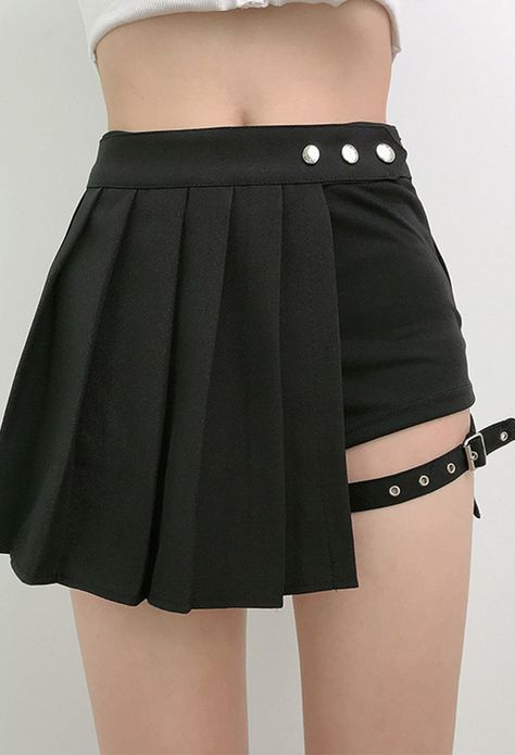 Women Grunge Streetwear Shorts Pleated Skirt Goth Style Black Polyester Buckle-Up Strap Decorated Irregular Hem Mini Skirt with Shorts Buckle Skirt, Estilo Harajuku, Harajuku Punk, Check Mini Skirt, Rok Mini, Half Skirt, Estilo Punk, Flowy Maxi Dress, Style Punk