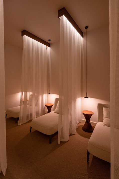 Spa Decor Ideas Estheticians Luxe, Spa Relaxation Room Ideas, Wellness Center Ideas, Iv Therapy Room Design, Spa Room Design, Spa Relaxation Room, Spa Chairs, Massage Room Design, Spa Massage Room