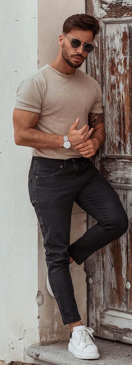 Weekend Outfits To Try in 2021 Urban Photography Portrait, Mens Jackets Fall, Male Portrait Poses, Men Fashion Photoshoot, Casual Weekend Outfit, Mens Photoshoot Poses, Male Models Poses, Men Photoshoot, Men Street Fashion