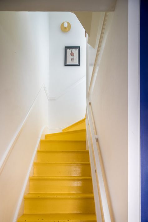 Yellow Stairs, Ideas Terraza, Californian Bungalow, Painted Staircases, Design House Interior, Homes To Love, Painted Stairs, Interior Stairs, House Stairs