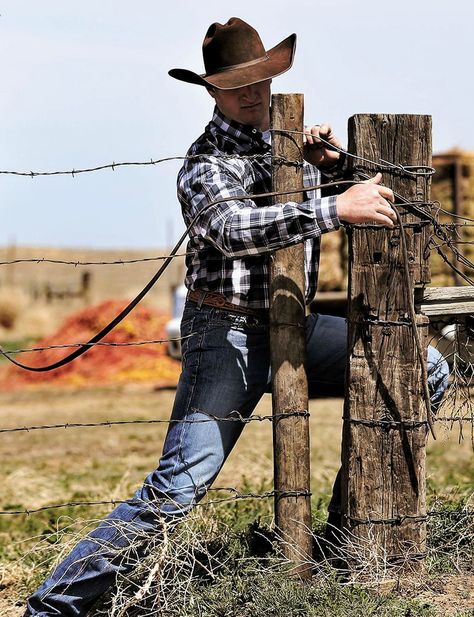 Wishing on a cowboy Cow Boys, Rodeo Cowboys, Cowboy Pictures, Real Cowboys, Western Photography, Wilde Westen, Cowboy Girl, Cowboy Horse, Estilo Country