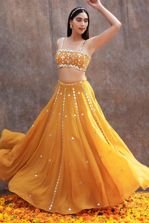 Haldi Mirror Work Lehenga, Mirror Work Yellow Lehenga, Mirror Work Lahenga Design, Mirror Work Haldi Outfit, Yellow Sequin Lehenga, Bridesmaid Dresses For Haldi, Mirror Work Outfits, Mirror Lehenga Designs, Simple Yellow Lehenga For Haldi