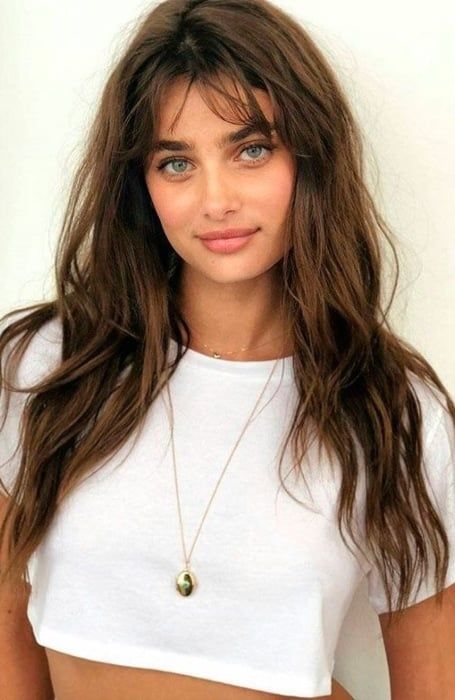 70 Curtain Bangs That Are Trending in 2023 - The Trend Spottere Taylor Hill Hair, Model Career, Bangs Hairstyle, Curly Hair Photos, Taylor Hill, Fringe Hairstyles, Girl Haircuts, Hair Trend, Box Braids Hairstyles