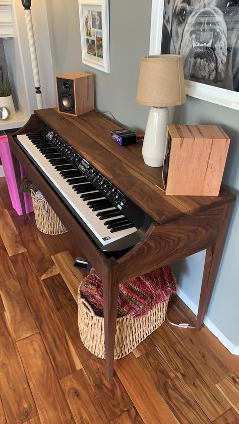 Diy Piano Keyboard Stand, Piano Table Ideas, Piano Shell For Keyboard, Keyboard Piano Stand, Keyboard Table, Piano Stand, Diy Keyboard Stand, Keyboard Stand, Piano Table