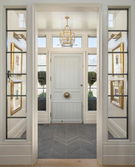 New Work From ElizabethKimberly Design Vstupná Hala, Entryway Tile, Foyer Flooring, Timeless Interiors, Entrance Foyer, Foyer Decorating, Foyer Design, Entry Hallway, Open Door