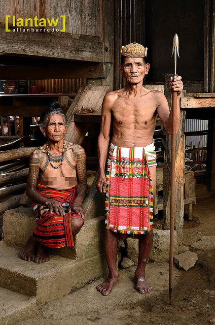 The Kalinga tattoo culture may still be there but one can say that's its not being practiced like how it was it the old days. Gone are the days of head hunting and only a handful of those fully tattooed warriors remain. I had this rare opportunity to stay for a few days in the Whang Od's village of Buscalan in Kalinga and take photos of the few remaining tattooed Kalinga women. Most of them are in their 80's and 90's. Fully Tattooed, Batok Tattoo, Kalinga Tattoo, Whang Od, Beautiful Philippines, Filipino Tattoos, Tattoo Culture, Camping Sites, Philippines Travel